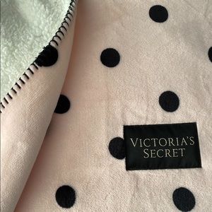 Victoria’s Secret Pink Sherpa throw. 50x60 new
